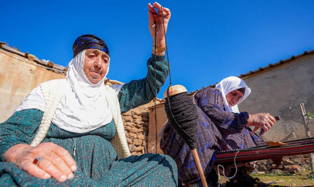 Diyarbakır’da asırlık yöntemle kilim dokuyor 5